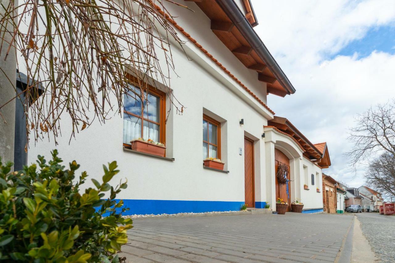 Ferienwohnung Bb Apartman Dolní Bojanovice Exterior foto